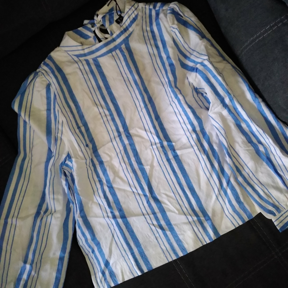 Blouse - Picture 2 of 2